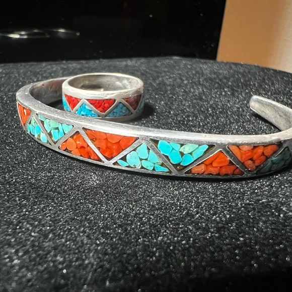 Vintage Native Zuni Sterling silver cuff bracelet and matching ring - Picture 1 of 12